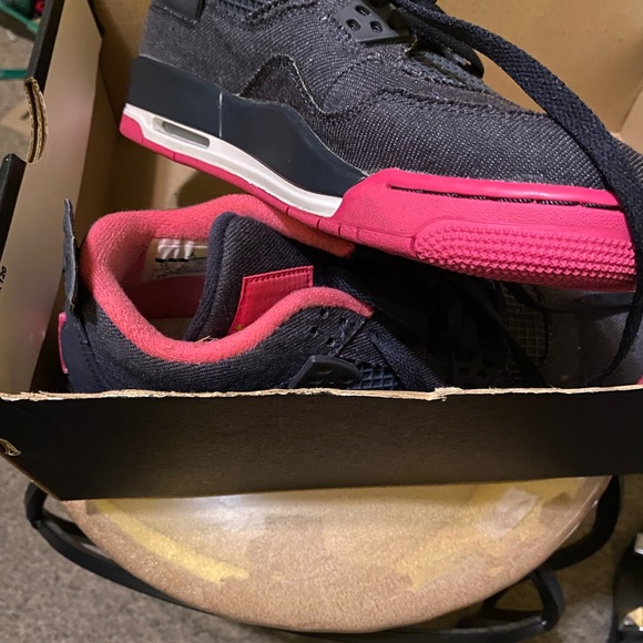 Custom design dark blue Jean Jordan’s with hot pink design - Picture 3 of 3